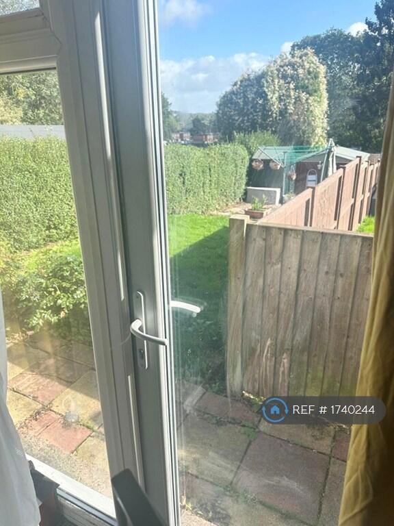 Apartment in Stoke-on-Trent - View 4