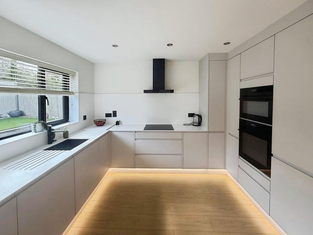 House in Mansfield, Forest Town - View 3