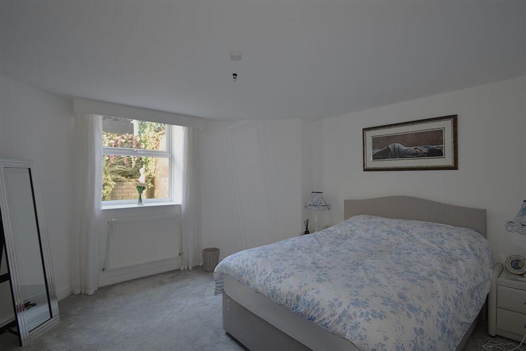 Apartment in Alderley Edge, Cheshire East - More