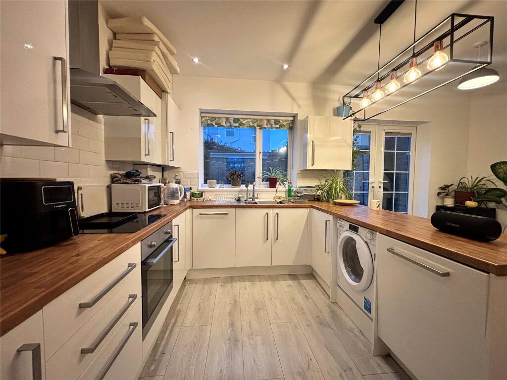 Main image of property: Double Room 1 Derrick Road, Bristol, Gloucestershire, BS15