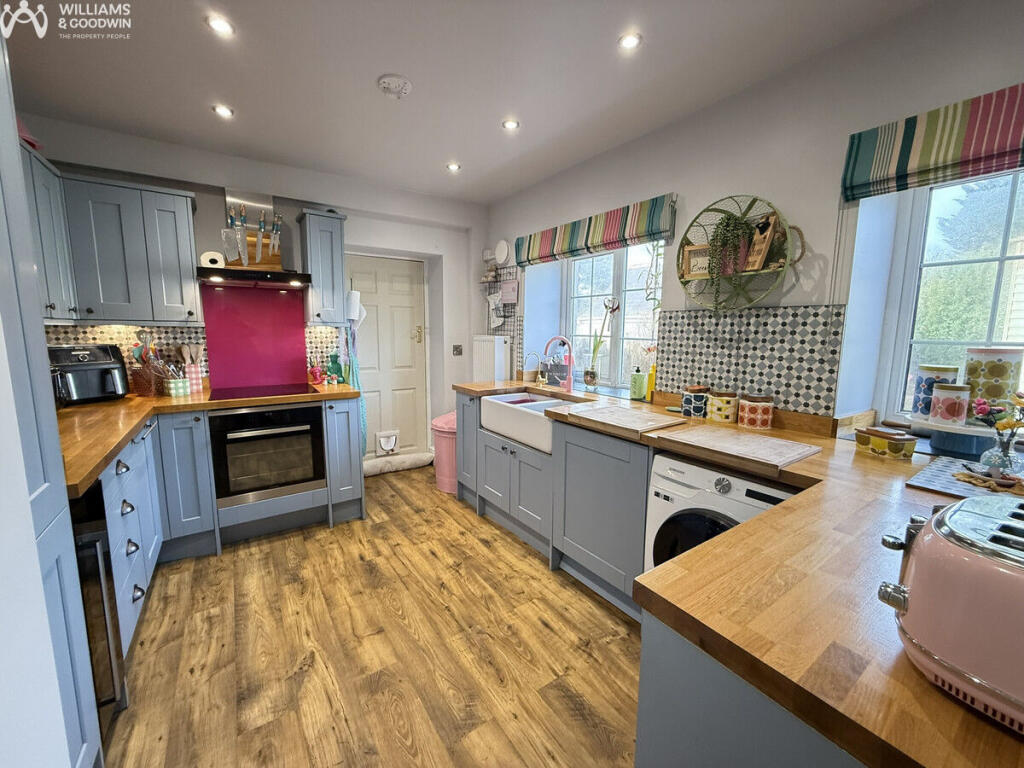 Holyhead Road, Llangefni, Anglesey, LL77 photo 4