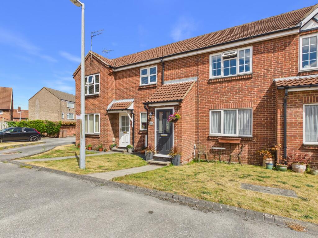 2-bed flat on 27A, Trinity Court, Grovehill Road, Beverley, East Riding of Yorkshire, HU17 0EB, £120,000