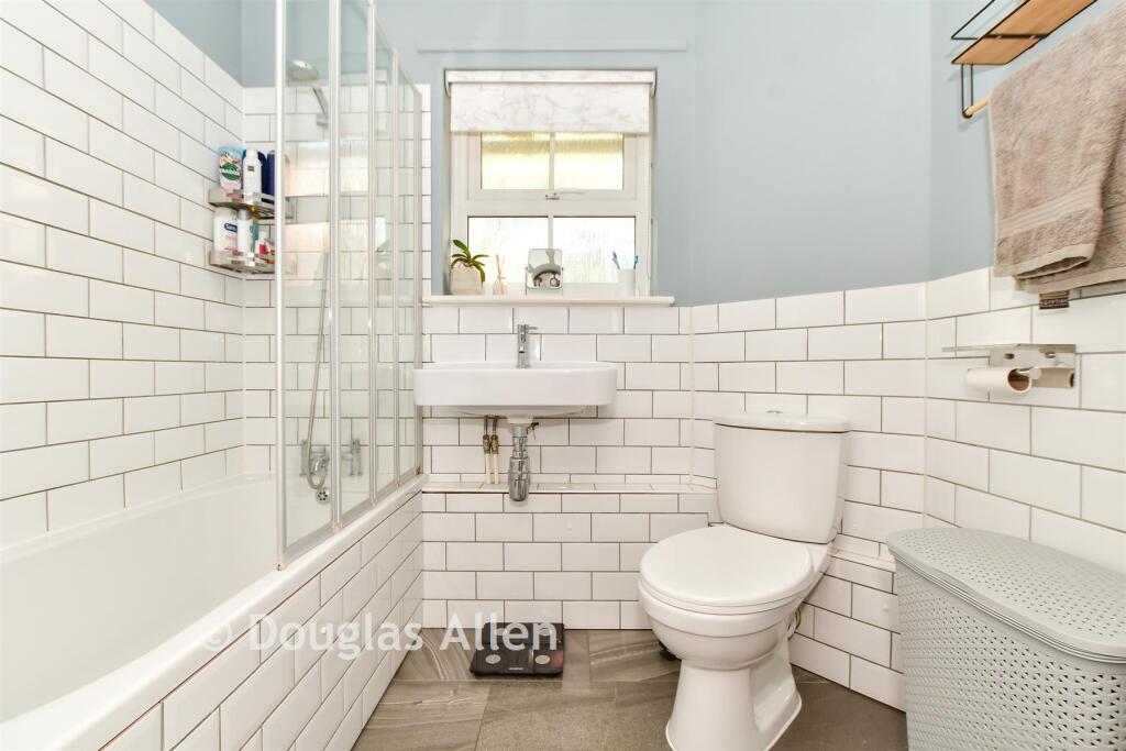 Apartment in Southend-on-Sea - View 5
