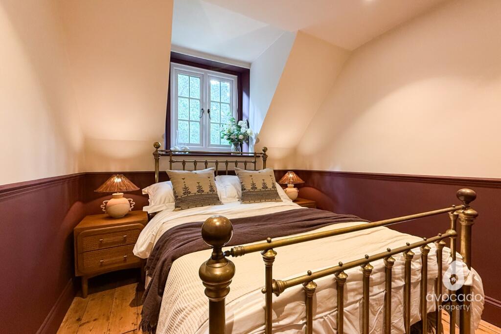 House in Finchampstead - More