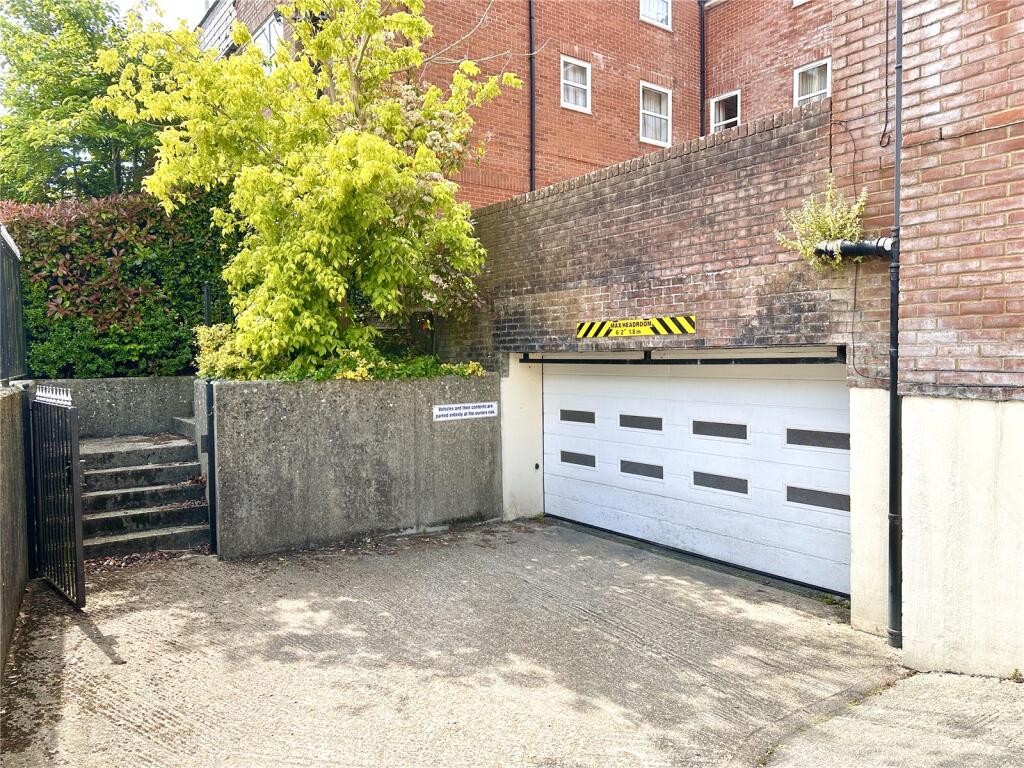 The Orkneys, 3 Salisbury Road, Blandford Forum, Dorset, DT11 photo 2