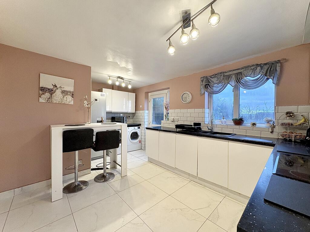 Osberton Drive, MILKING BANK, DY1 2UG photo 5