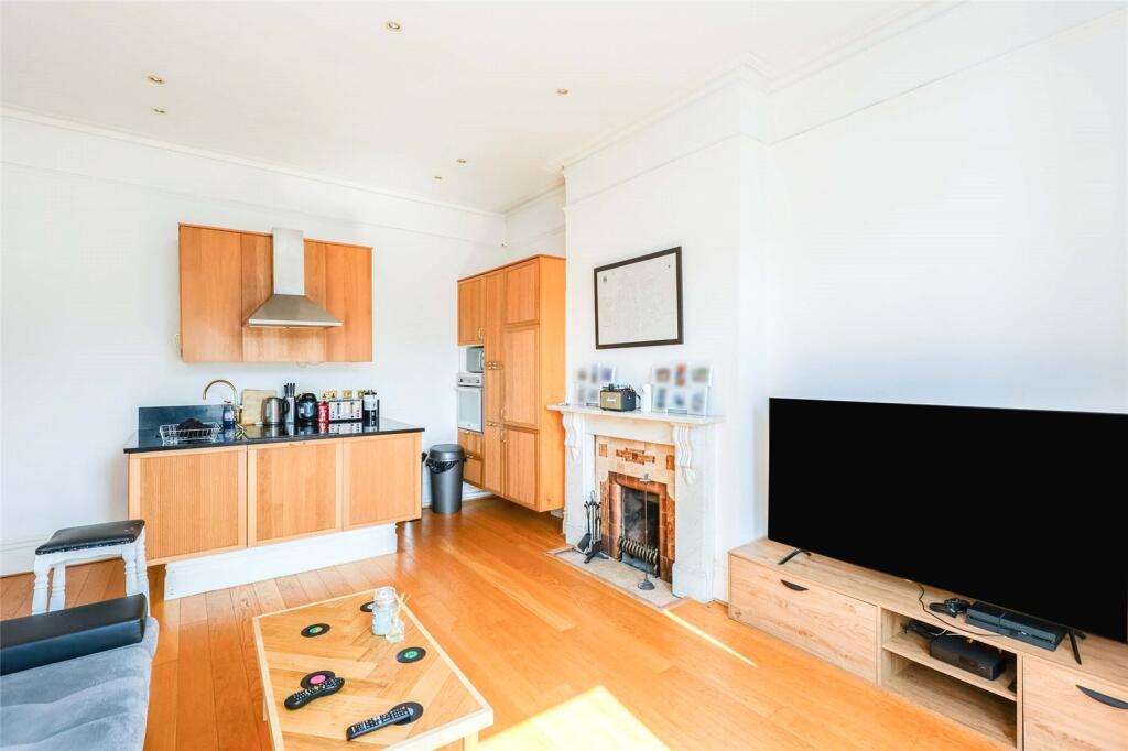 Apartment in Portsmouth, Southsea - View 4