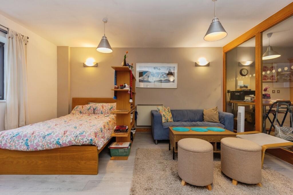 Apartment in Trafford, Greater Manchester - View 5