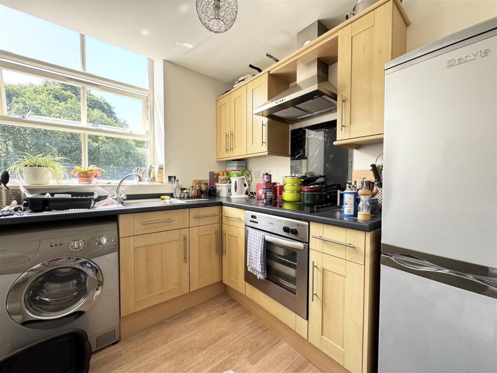 The Park, Kirkburton, Huddersfield HD8 0NP photo 4