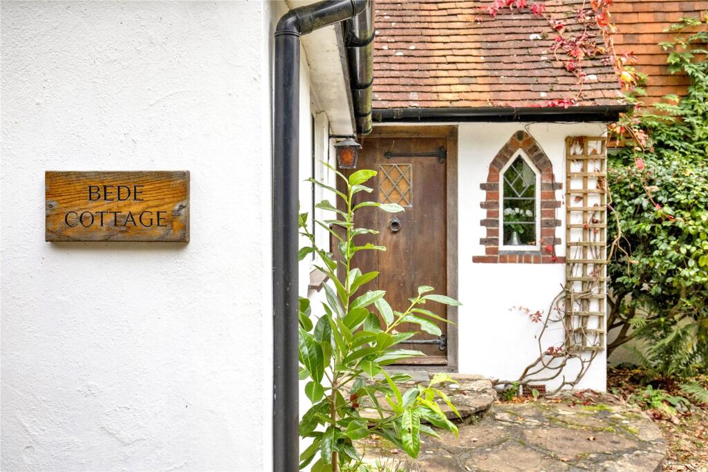 Headley Road, Grayshott, Hampshire, GU26 photo 4