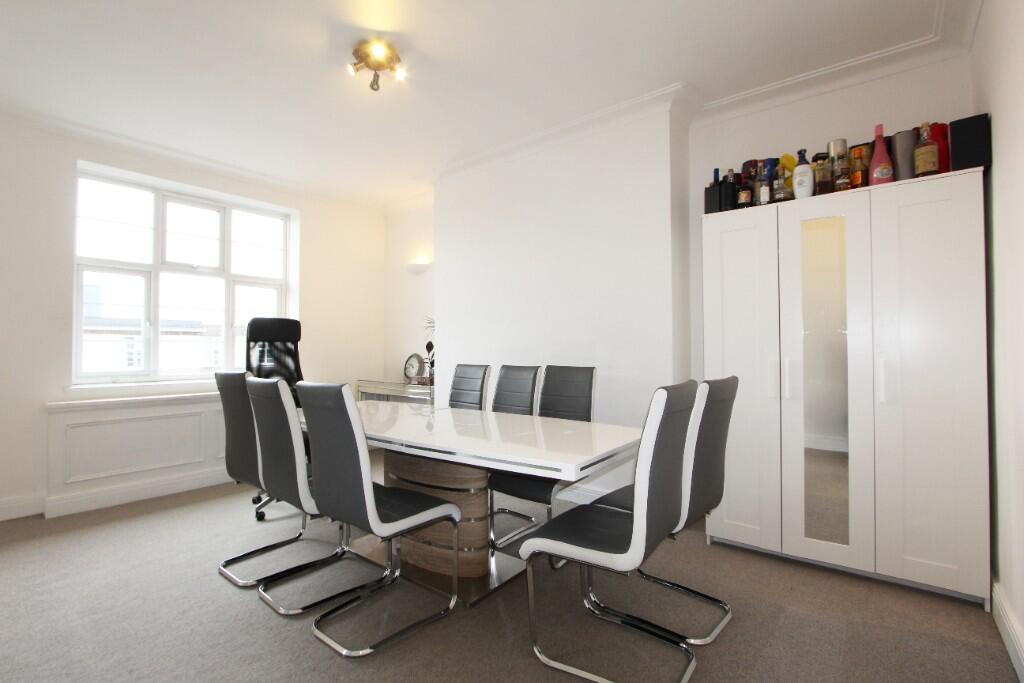 Apartment in London, Windsor Court, Brent Cross - View 3