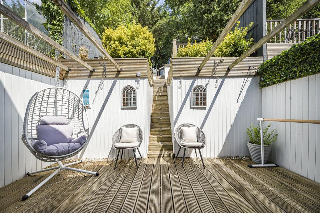 House in London - View 2