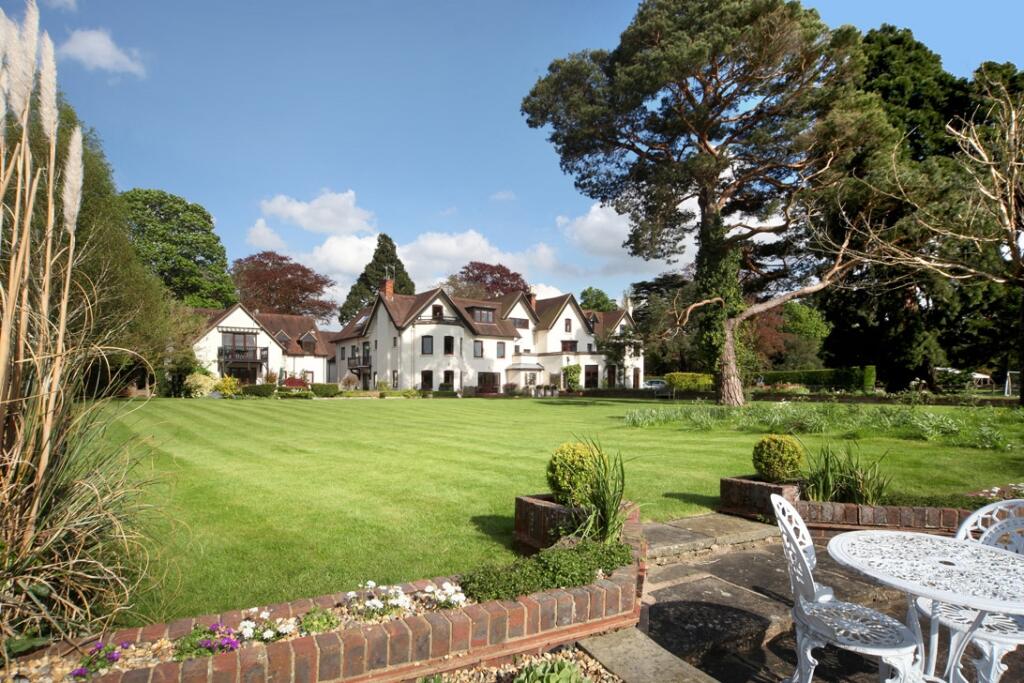 Apartment in Slough, Wooburn - More