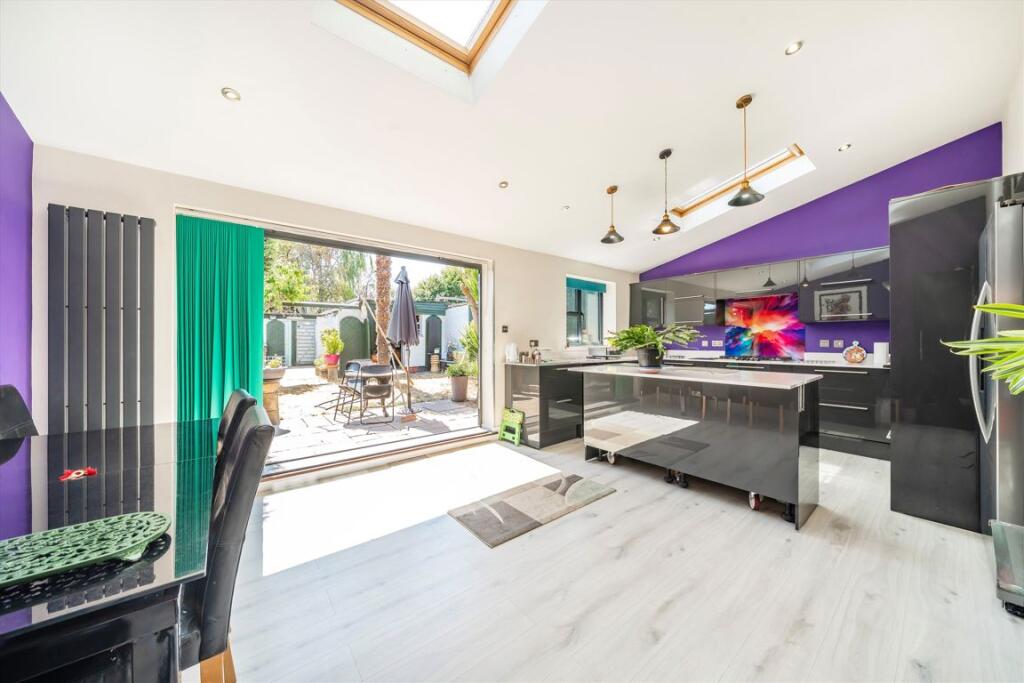 House in Twickenham - View 3