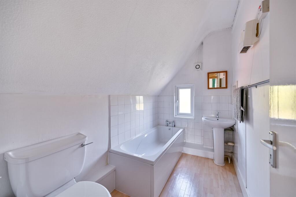 Apartment in Reading, Newtown - More