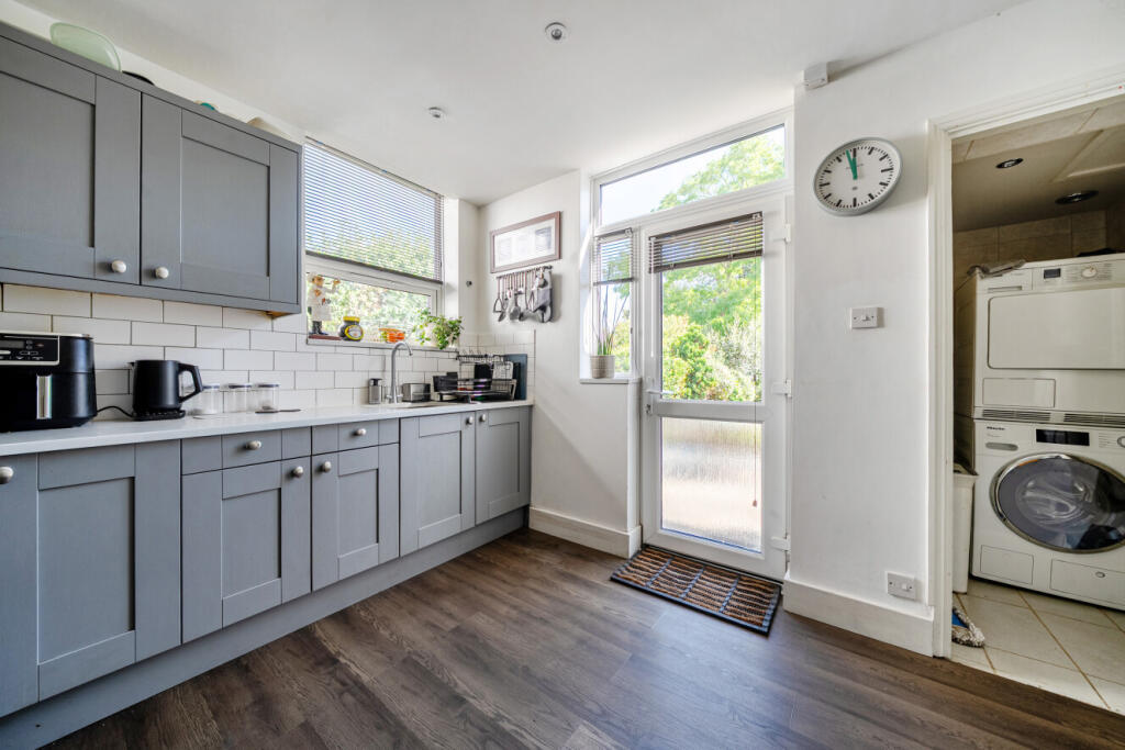 House in Bromley - View 5