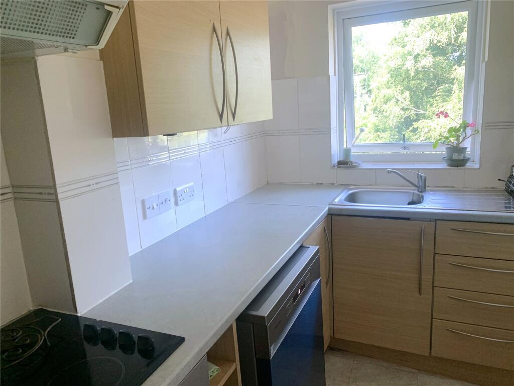 Apartment in Redhill - View 4