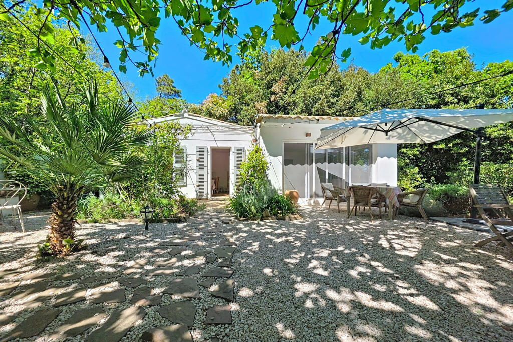 Main image of property: Provence-Alps-Cote d`Azur, Var, La Garde-Freinet