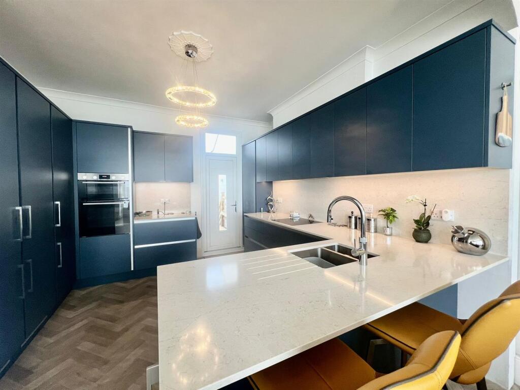 Clifton Drive, Westcliff-On-Sea photo 4