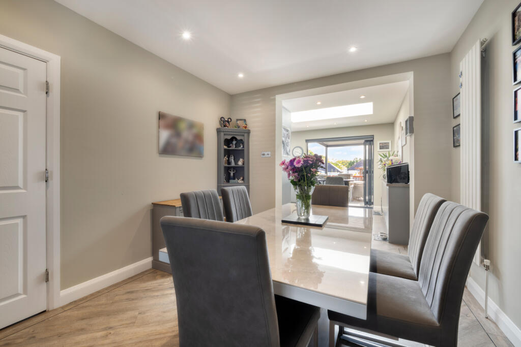 House in Sutton - View 4