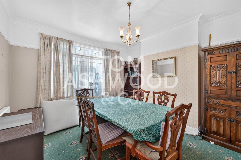 Westrow Drive, Barking, Leftley Estate photo 4