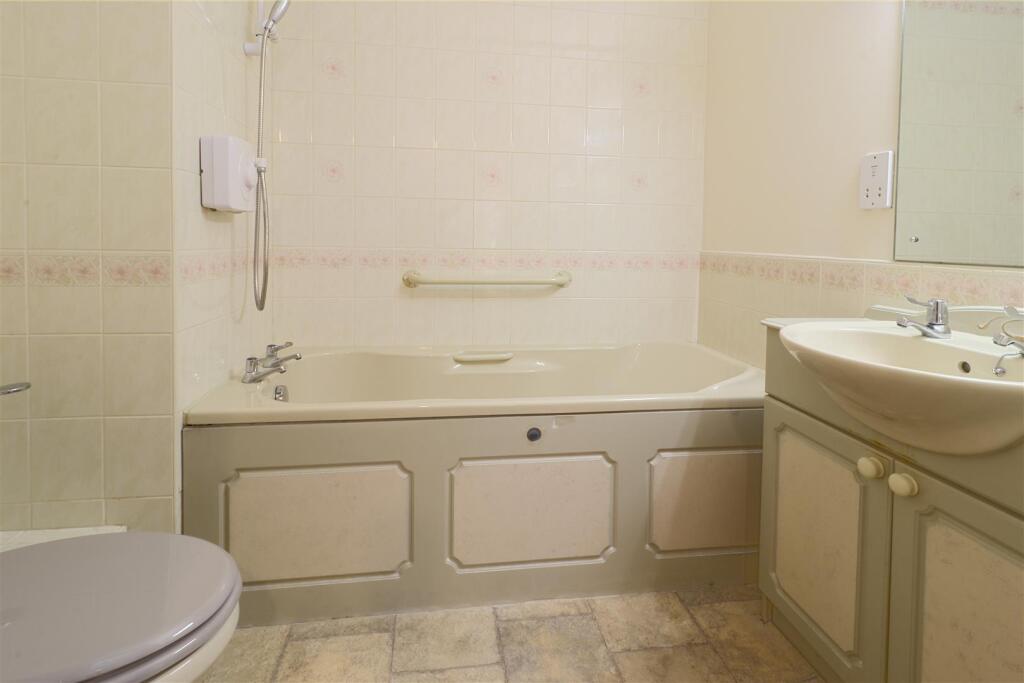 Apartment in Newcastle upon Tyne - More