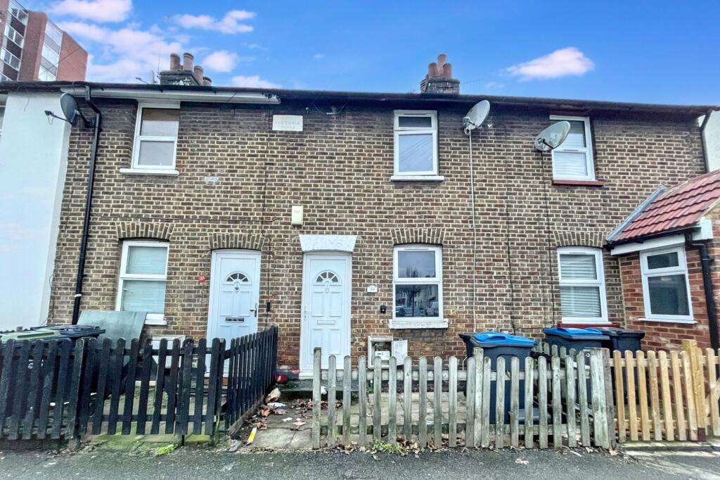Main image of property: 39 Cross Road, Croydon, CR0 6TW