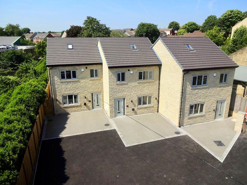 Main image of property: 77 Keighley Road, Illingworth, Halifax HX2 8ER