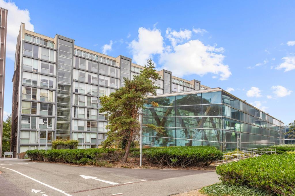 Main image of property: 191 The Links, Elm Park Green, Merrion Road, Dublin 4, DO4 TF43