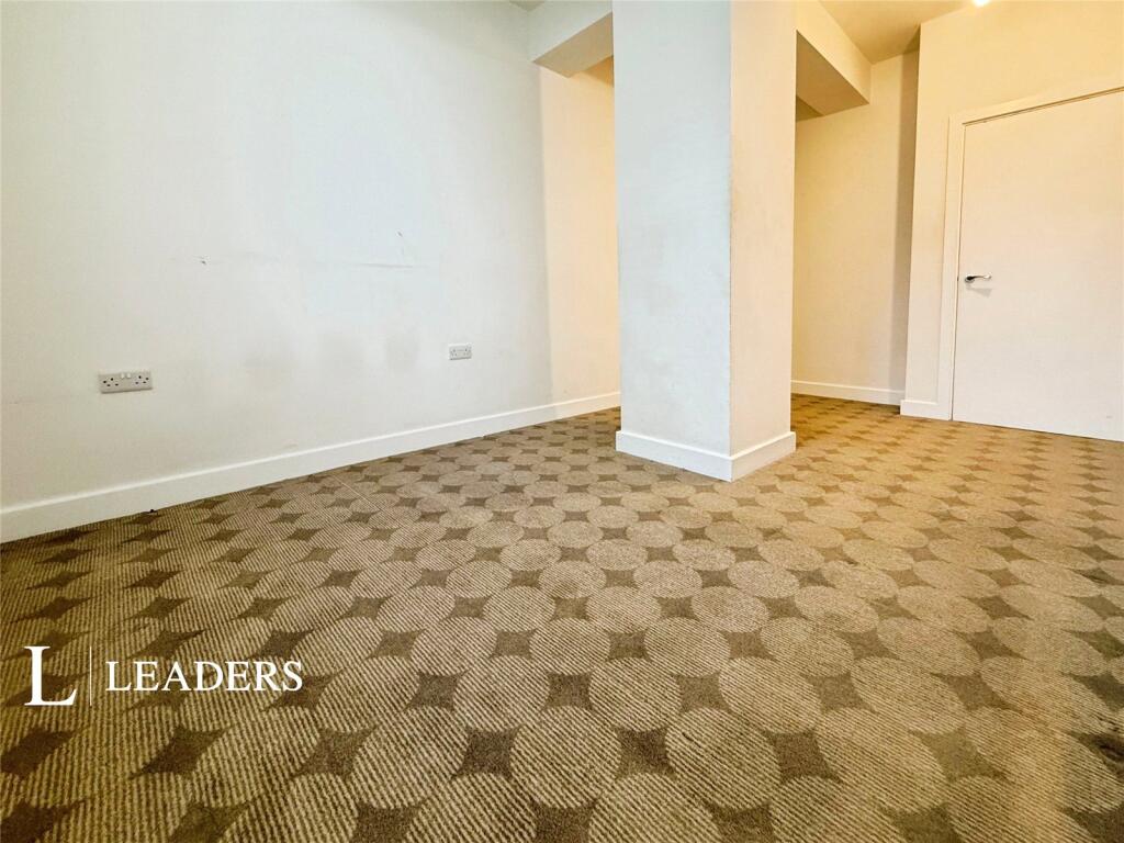 Apartment in Worthing, West Sussex - More