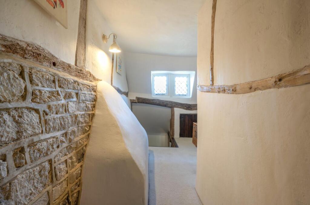House in Cuddington, Buckinghamshire - View 6