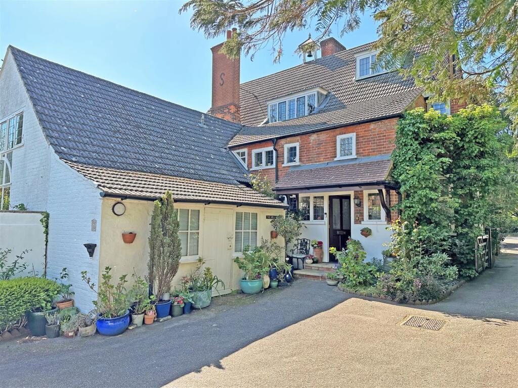 Main image of property: London Road South, Merstham