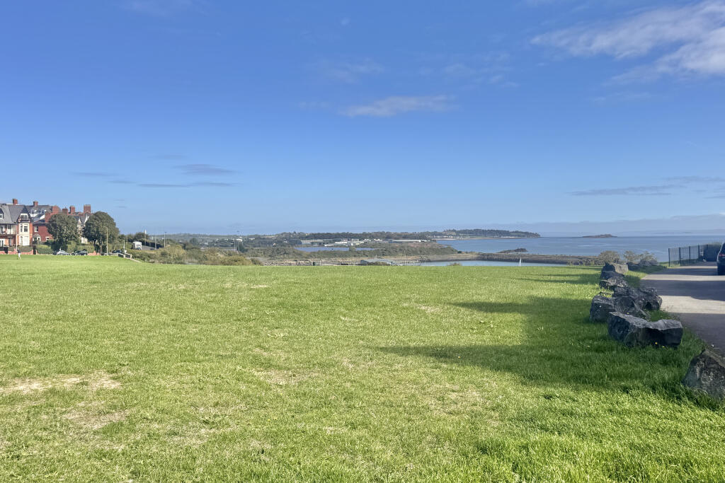 Clos Yr Wylan, Barry, South Glamorgan photo 4