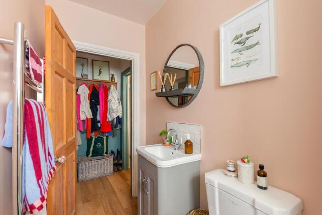 G1F6DRCN - Bathroom A.jpg
