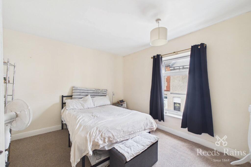 House in Chesterfield, Grangewood Farm Estate, Boythorpe - View 4
