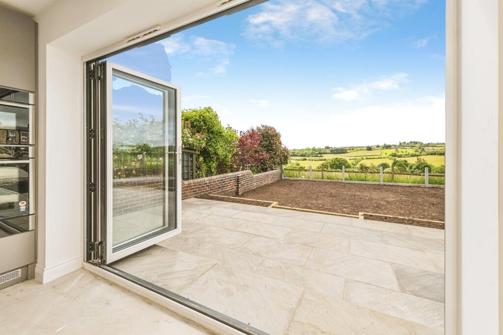 House in Kirklees, Firthcliffe - View 5
