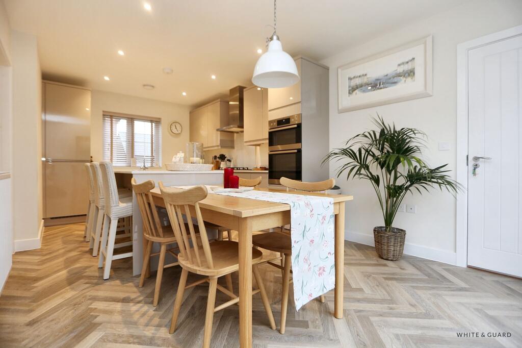 16, Bellflower Drive, Bishops Waltham, SO32 photo 2