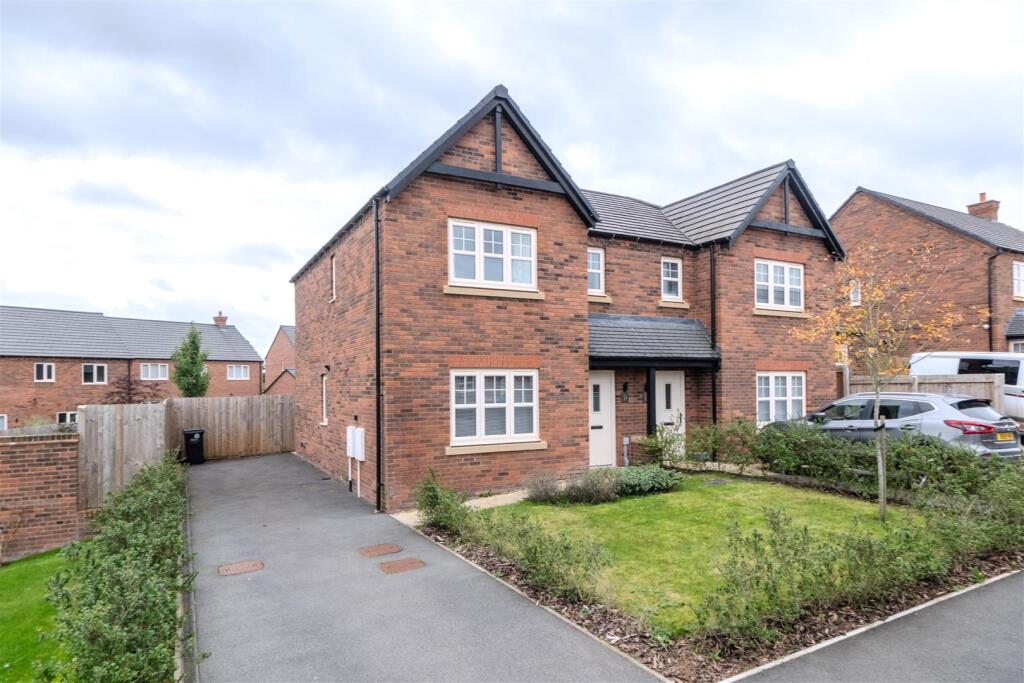 3-bed semi-detached on Waterfield Road, Malpas, £345,000