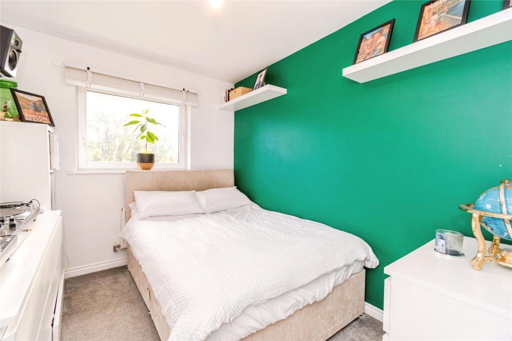 Apartment in Southampton, Maybush - More