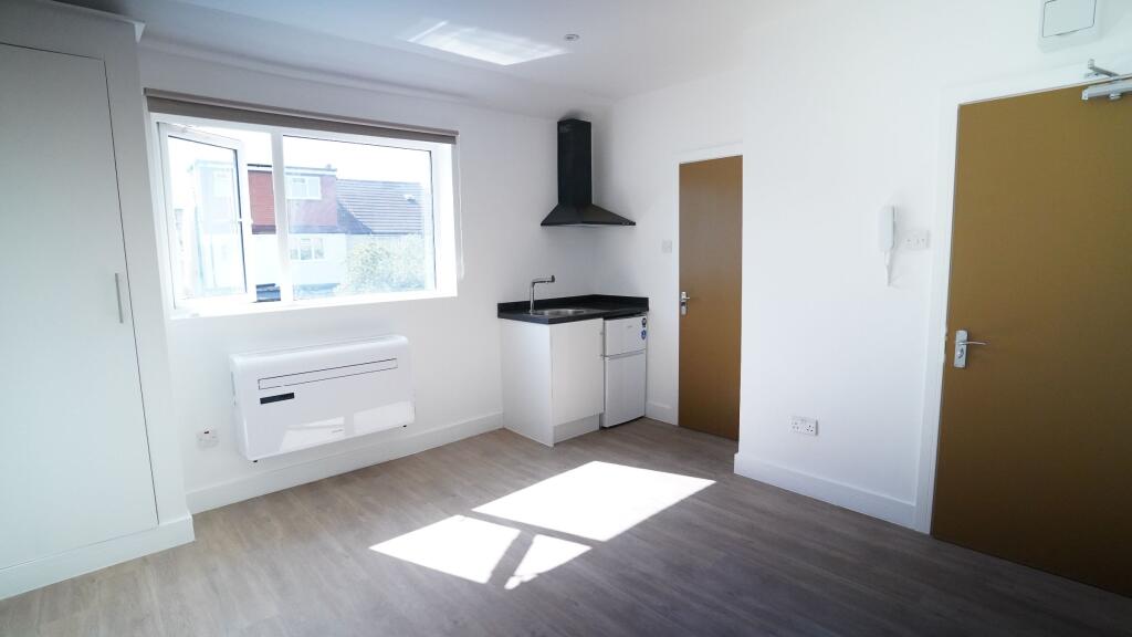 Main image of property: Room 3, Canmore Gardens, London