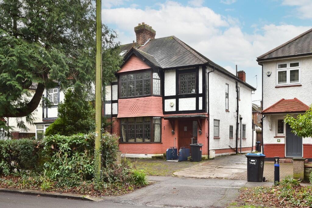 Main image of property: Park Avenue, London, EN1