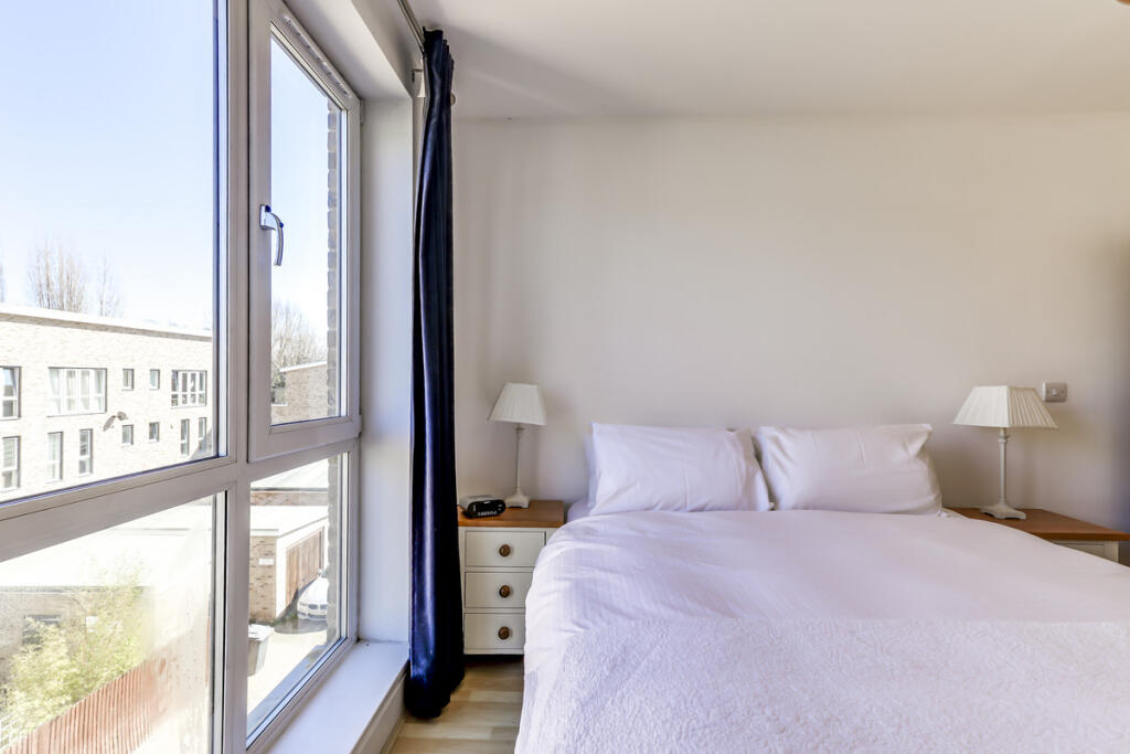 Apartment in Cambridge, Lynfield Court, Chesterton - More