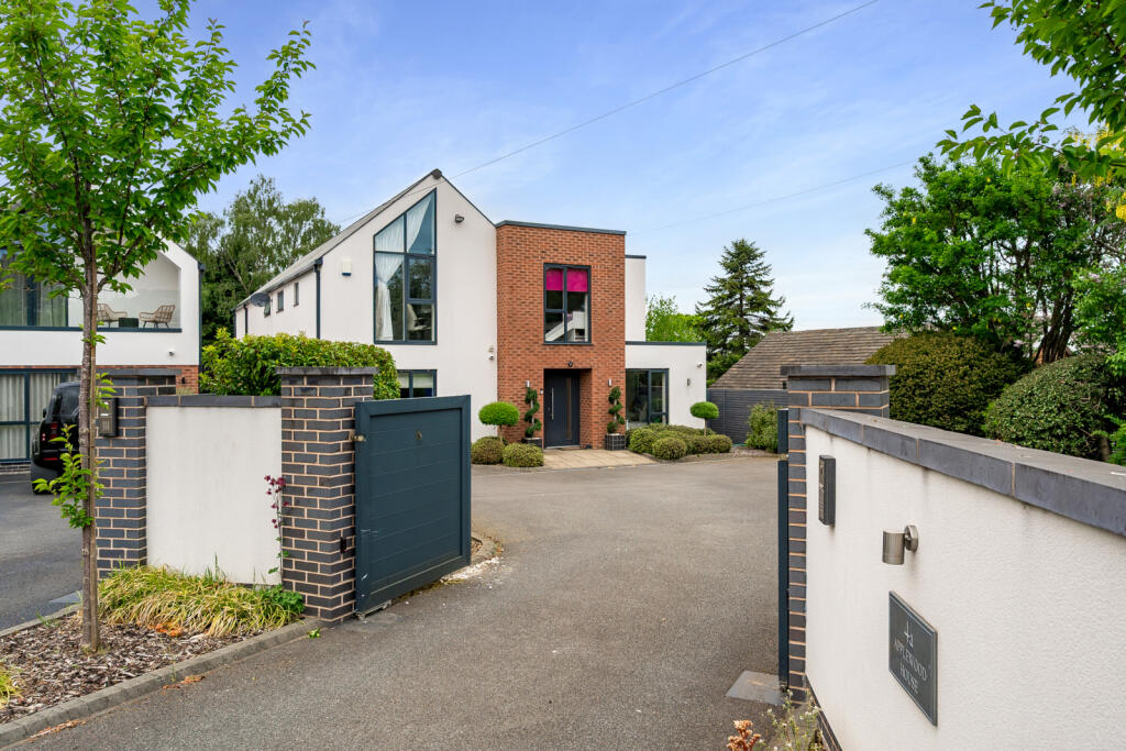 Main image of property: Little Meadow Close, Prestbury, Cheshire East, SK10