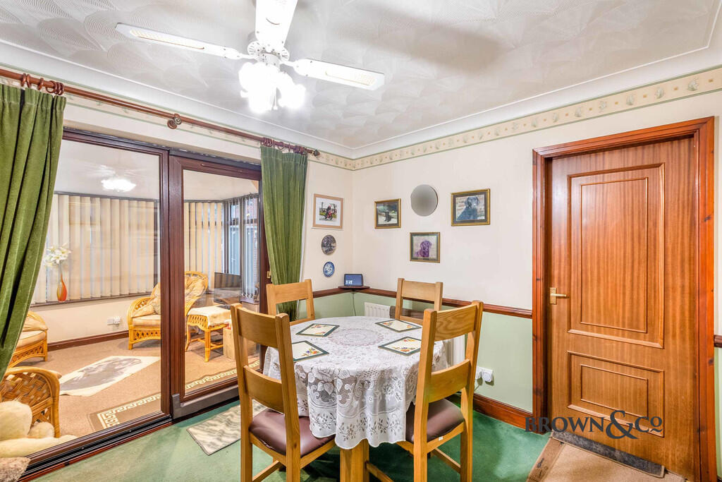 15 GROVE PARK photo 3