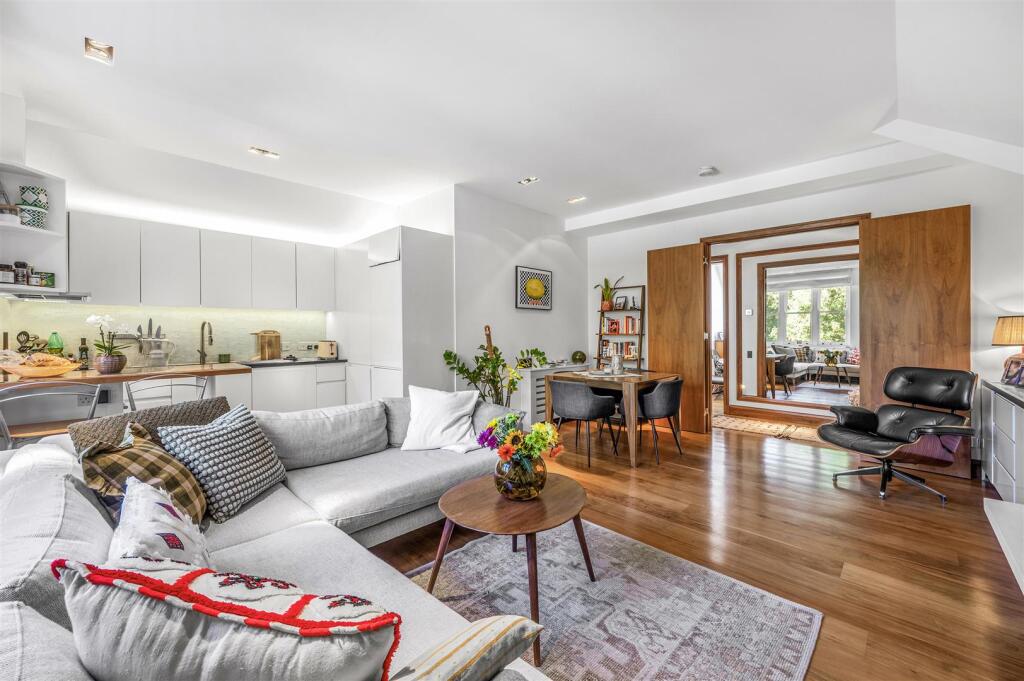 Apartment in London, Belsize Park - View 4