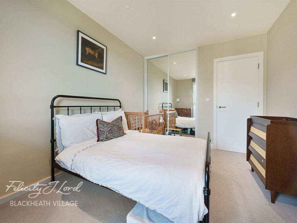 Apartment in London - More