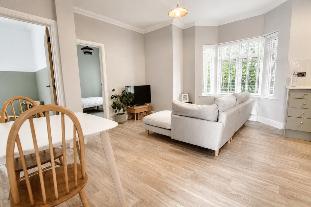Apartment in Southampton - View 5