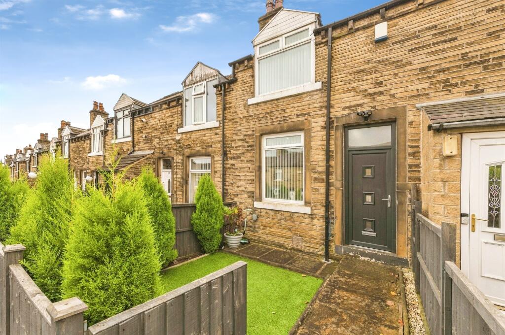 2-bed terraced on Bleasdale Avenue, Birkby, Huddersfield, £150,000