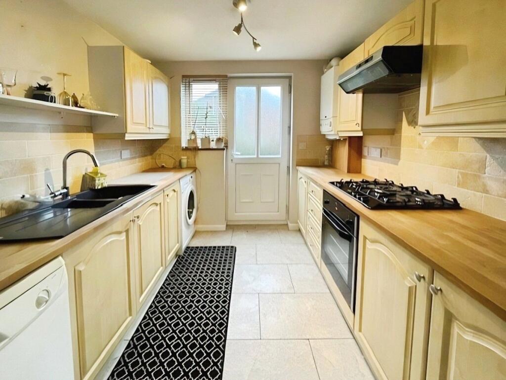 Hillcrest Road, Chapeltown, Sheffield, S35 photo 4