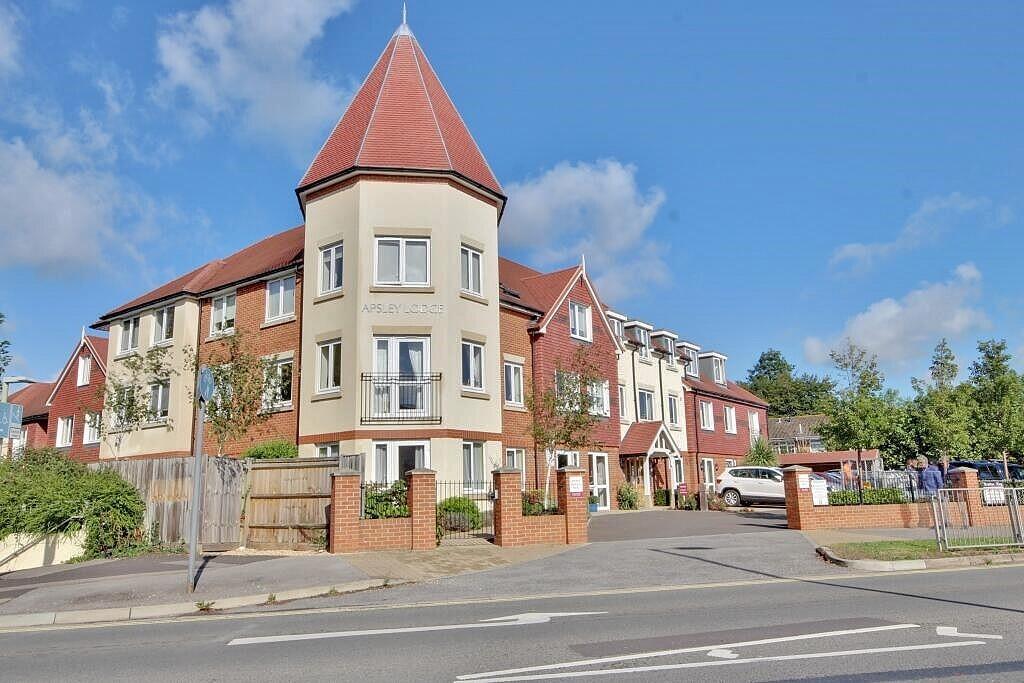 Main image of property: Apsley Lodge, London Road, Waterlooville